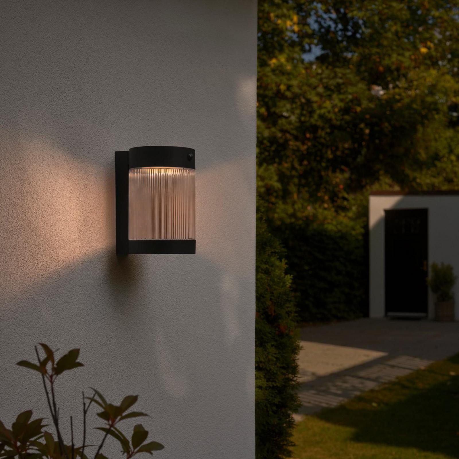 Coupar buitenwandlamp op zonne-energie, zwart, kunststof, IP44